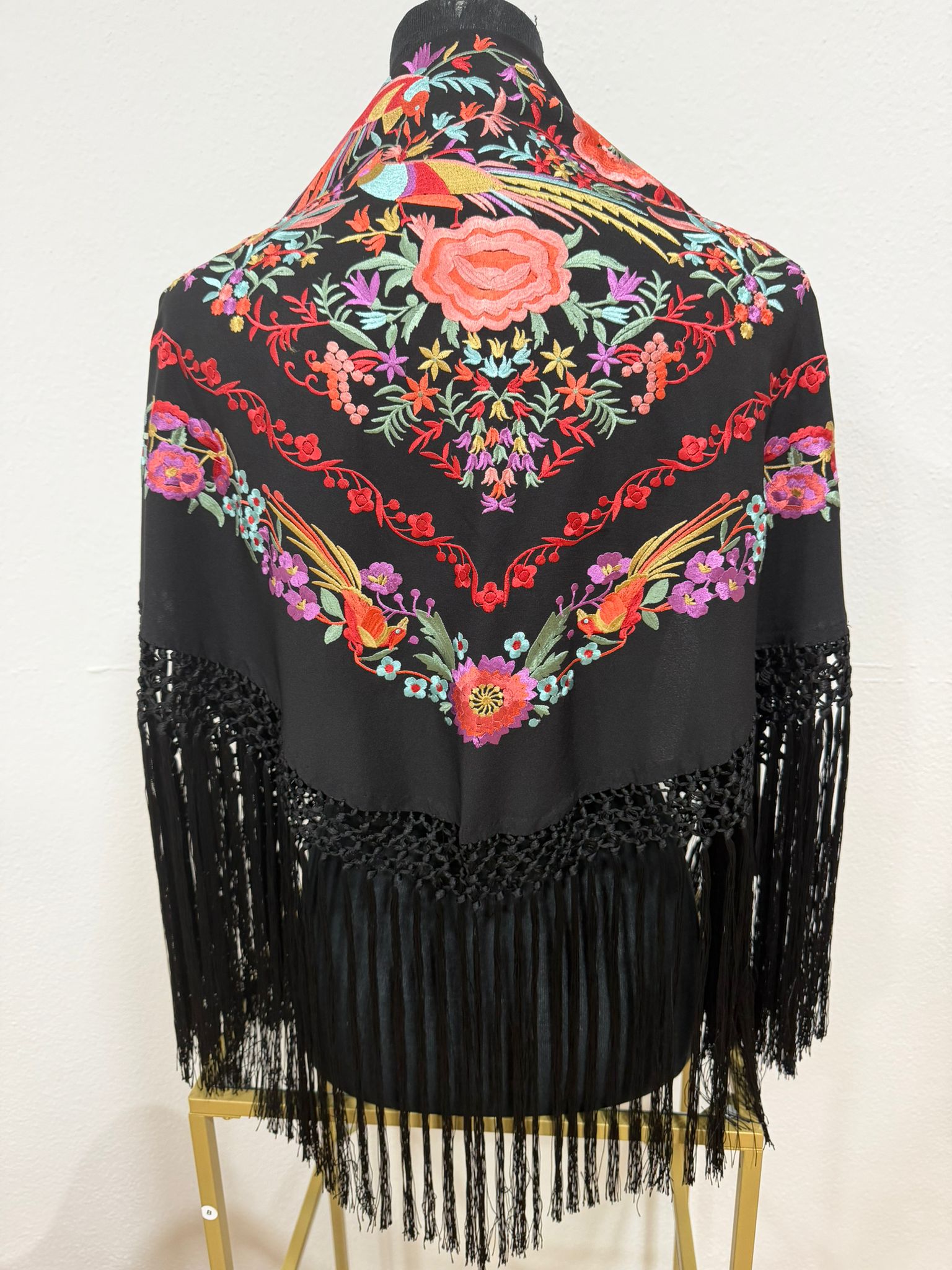 MANTON-NEGRO-FLORES-DE-COLORES MANTONCILLO NEGRO BORDADO - Image 1